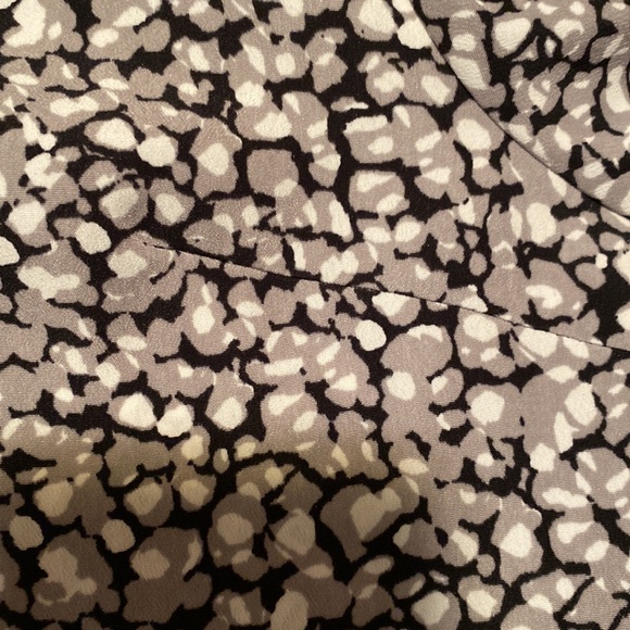 Black and white long sleeve tunic like new condition maybe worn once size XL - Picture 9 of 9